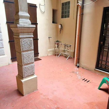 Central And Cozy Loft With Courtyard Bologna Kültér fotó