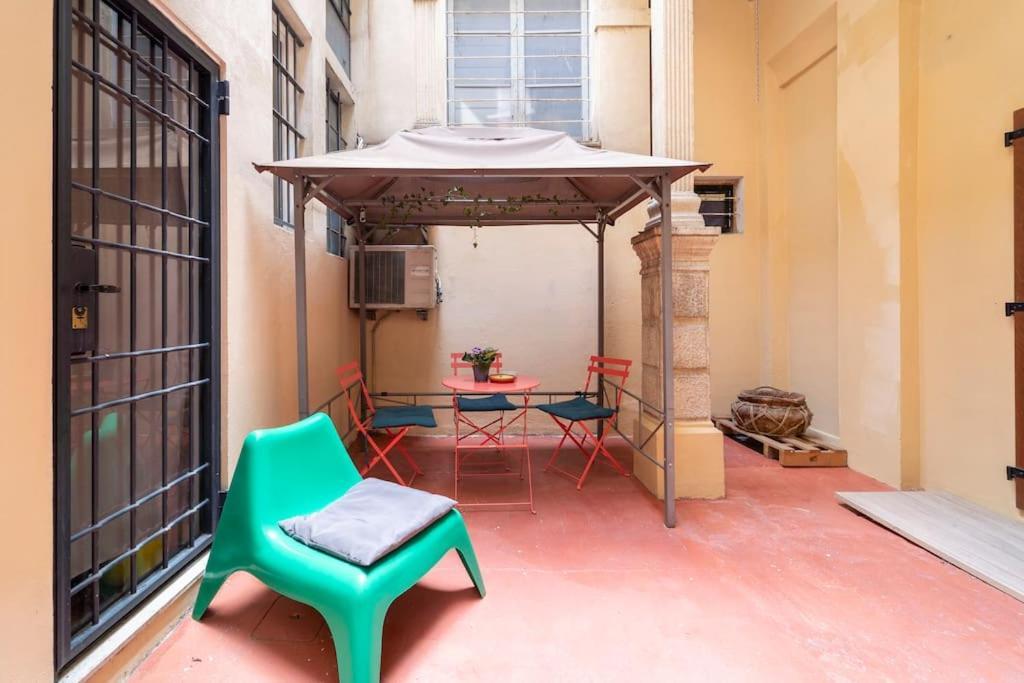 Central And Cozy Loft With Courtyard Bologna Kültér fotó