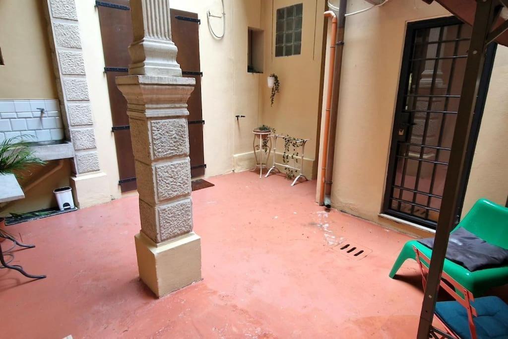 Central And Cozy Loft With Courtyard Bologna Kültér fotó